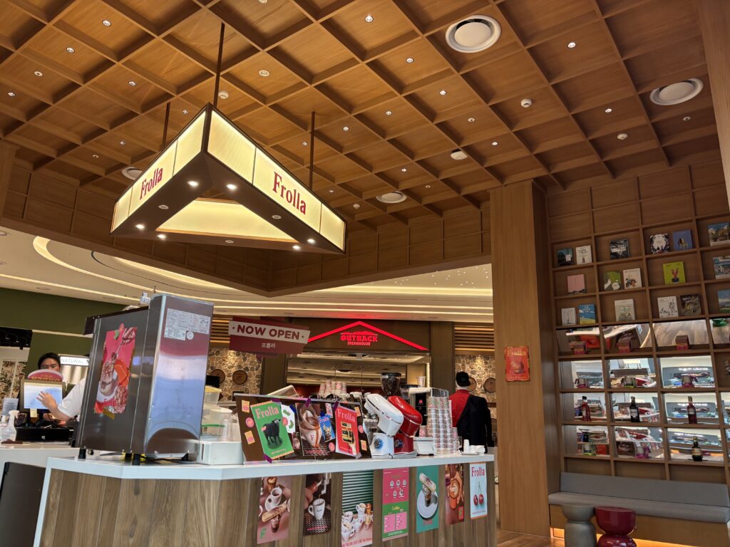 ピョルマダン図書館_カフェ